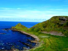 Krásná zátoka před Giant´s Causeway